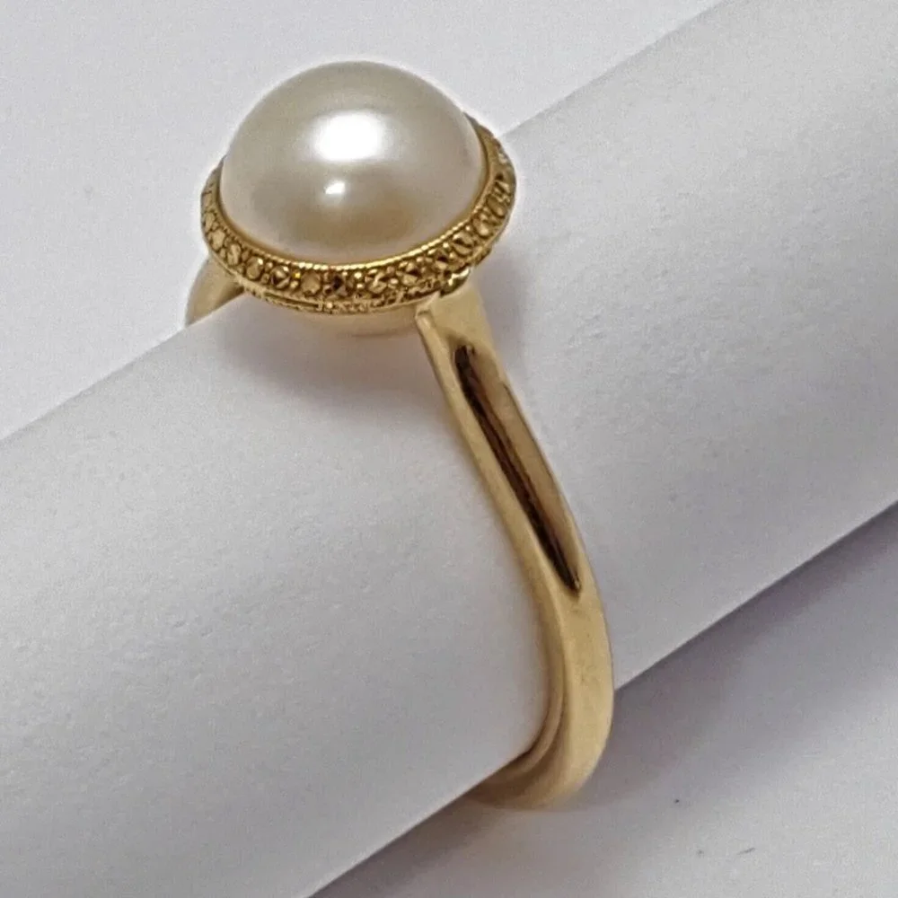 Beautiful 18K Karat Yellow Gold Designer Diamond Cut Pearl Ring - Size 10